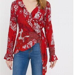 Sunny Leigh top blouse button wrap red/white crinkle material trumpet sleeves SM